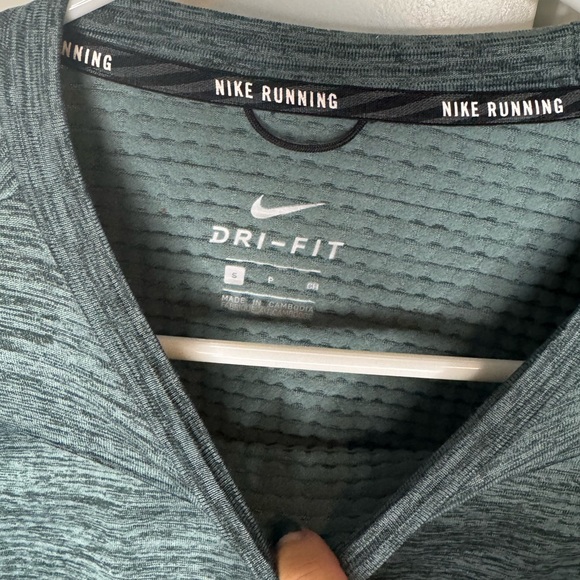 Nike Running Thermal Long Sleeve Shirt - Picture 3 of 6